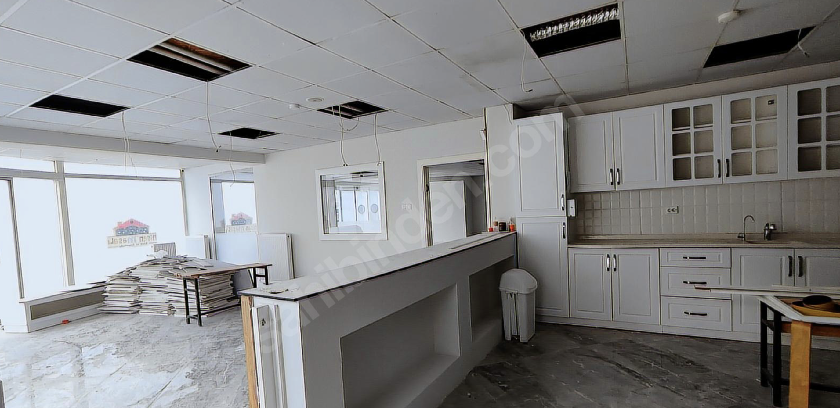 DEREBAHÇEDE 450 M2 KARE 3 KATLI DÜKKAN